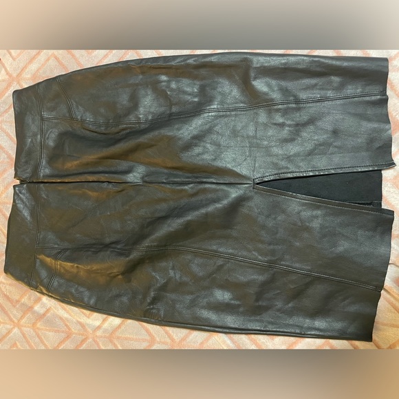 EXPRESS Black Leather Skirt New never worn - Picture 3 of 3